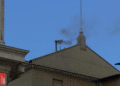 Fumaça preta volta a subir no Vaticano e conclave segue sem definição do novo papa