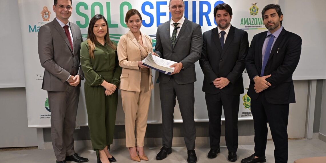 Deputada Joana Darc destaca importância da regularização fundiária em evento que beneficiou 600 famílias em Manaus