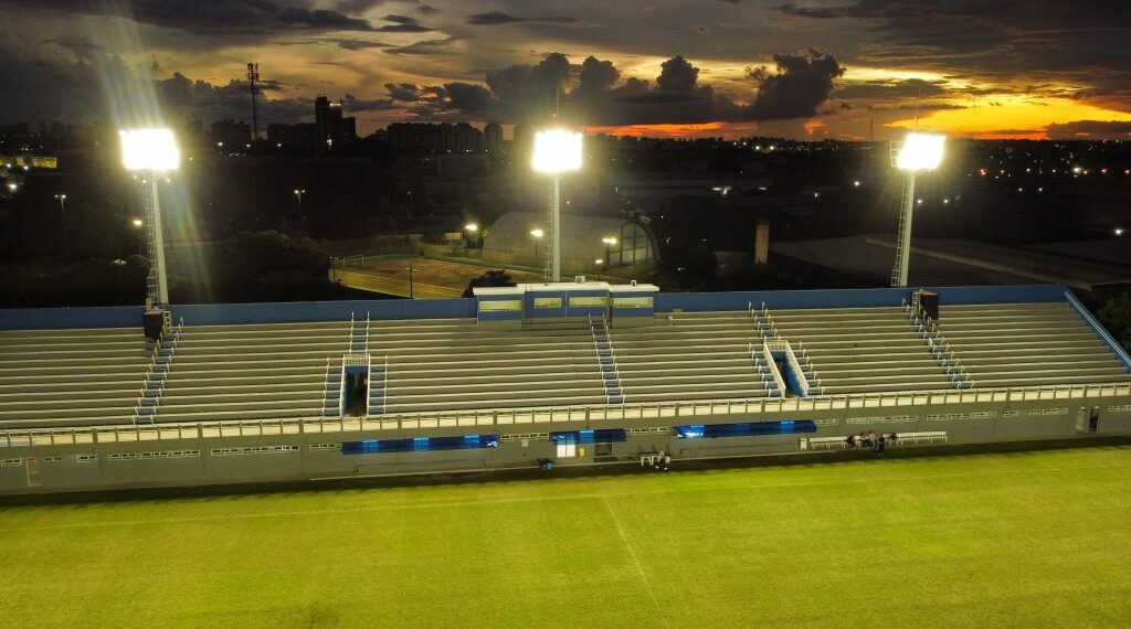 Governador Wilson Lima entrega Estádio Carlos Zamith revitalizado com nova iluminação e melhorias na estrutura