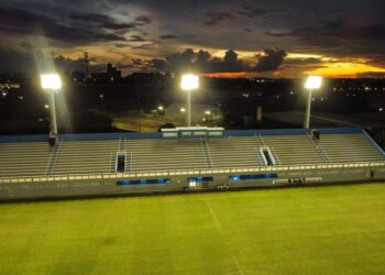 Governador Wilson Lima entrega Estádio Carlos Zamith revitalizado com nova iluminação e melhorias na estrutura