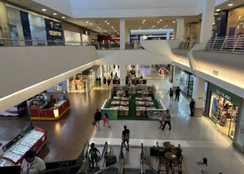 ‘Plantão Tira-Dúvidas’ em shopping orienta sobre a Declaração de Imposto de Renda à população de Manaus