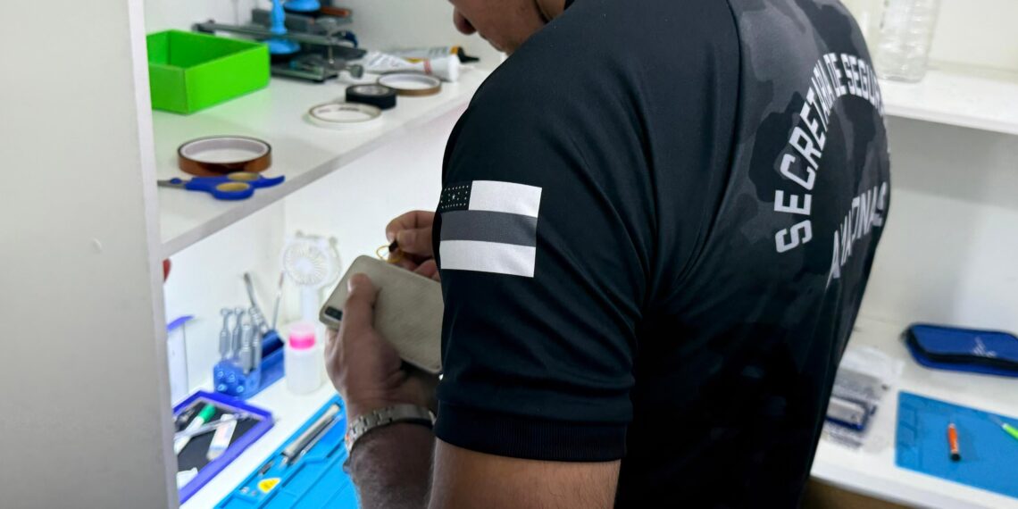 PC-AM prende homem por desbloqueio de celulares roubados e apreende 29 aparelhos