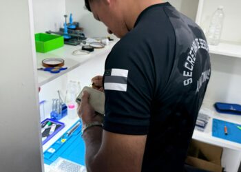 PC-AM prende homem por desbloqueio de celulares roubados e apreende 29 aparelhos