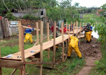 Prefeitura de Itacoatiara inicia construção de pontes para minimizar impactos da cheia de 2025