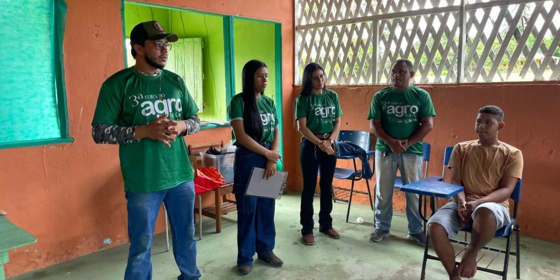 Prefeitura de Itacoatiara apoia oficina da Embrapa para fortalecer produção de açaí e cupuaçu na zona rural