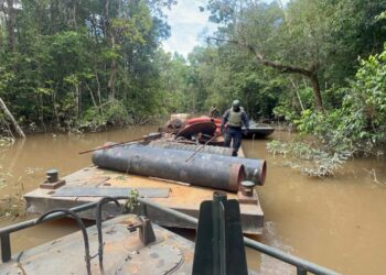 Operação Ágata inutiliza 10 dragas de garimpo ilegal na Amazônia