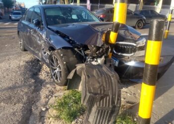 BMW avança sinal e causa acidente no Centro de Manaus