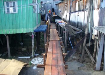 Prefeitura de Manaus constrói pontes provisórias em bairros afetados pela cheia do Rio Negro