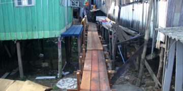 Prefeitura de Manaus constrói pontes provisórias em bairros afetados pela cheia do Rio Negro