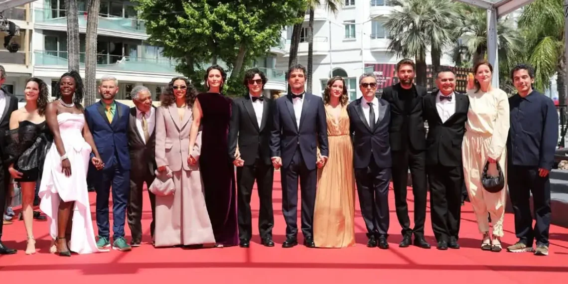 ‘O Agente Secreto’, de Kleber Mendonça Filho, é ovacionado em Cannes
