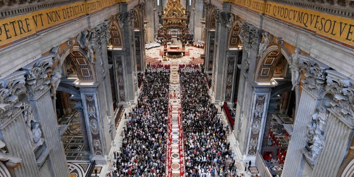 Cardeais pedem unidade da Igreja em missa que abre o conclave