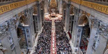 Cardeais pedem unidade da Igreja em missa que abre o conclave