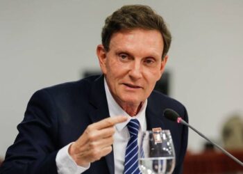 Justiça bloqueia R$ 50 milhões de Crivella por improbidade na pandemia de covid-19