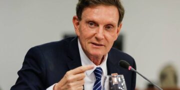 Justiça bloqueia R$ 50 milhões de Crivella por improbidade na pandemia de covid-19