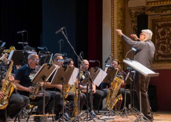 Teatro da Instalação celebra 24 anos com show gratuito da Amazonas Band