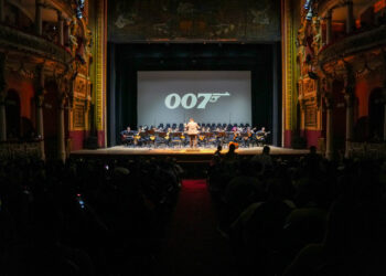 Orquestra de Violões e Coral do Liceu encantam o público no Teatro Amazonas com espetáculo de trilha de filmes e séries