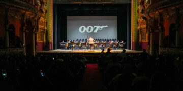 Orquestra de Violões e Coral do Liceu encantam o público no Teatro Amazonas com espetáculo de trilha de filmes e séries