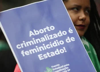 Gravidez infantil atinge quase 14 mil meninas em 2023; só 1% teve acesso ao aborto legal no Brasil