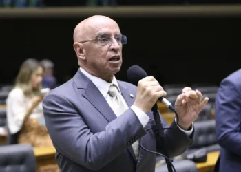 Líder do PDT anuncia saída da bancada aliada do governo Lula na Câmara