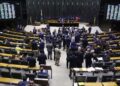 Projeto que aumenta número de deputados para 531 tem urgência aprovada