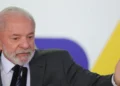Aprovação do governo Lula se mantém estável, mas desaprovação entre católicos e beneficiários do Bolsa Família cresce