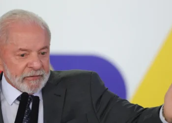 Aprovação do governo Lula se mantém estável, mas desaprovação entre católicos e beneficiários do Bolsa Família cresce