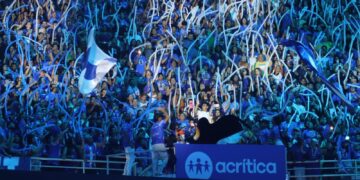 Caprichoso emociona torcedores em último ensaio técnico com espetáculo vibrante no Bumbódromo