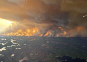Incêndios florestais no Canadá forçam retirada de 25 mil pessoas e afetam qualidade do ar nos EUA