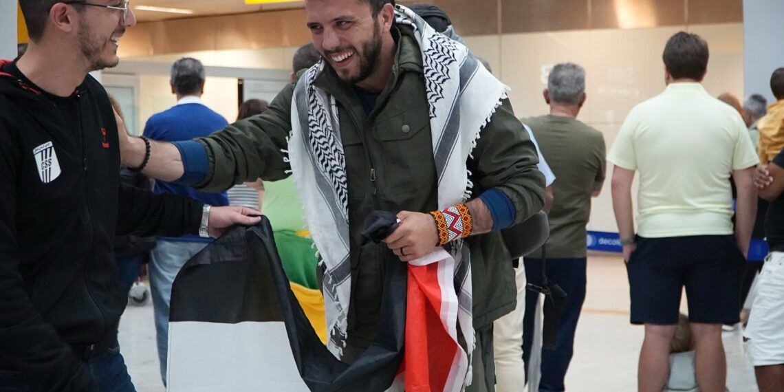 Israel deporta ativistas de barco com ajuda humanitária a Gaza, incluindo brasileiro Thiago Ávila