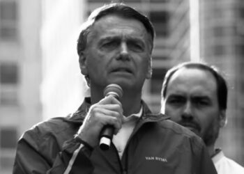 Bolsonaro adapta slogan de Trump durante ato na Paulista: ‘Make Brasil great again’