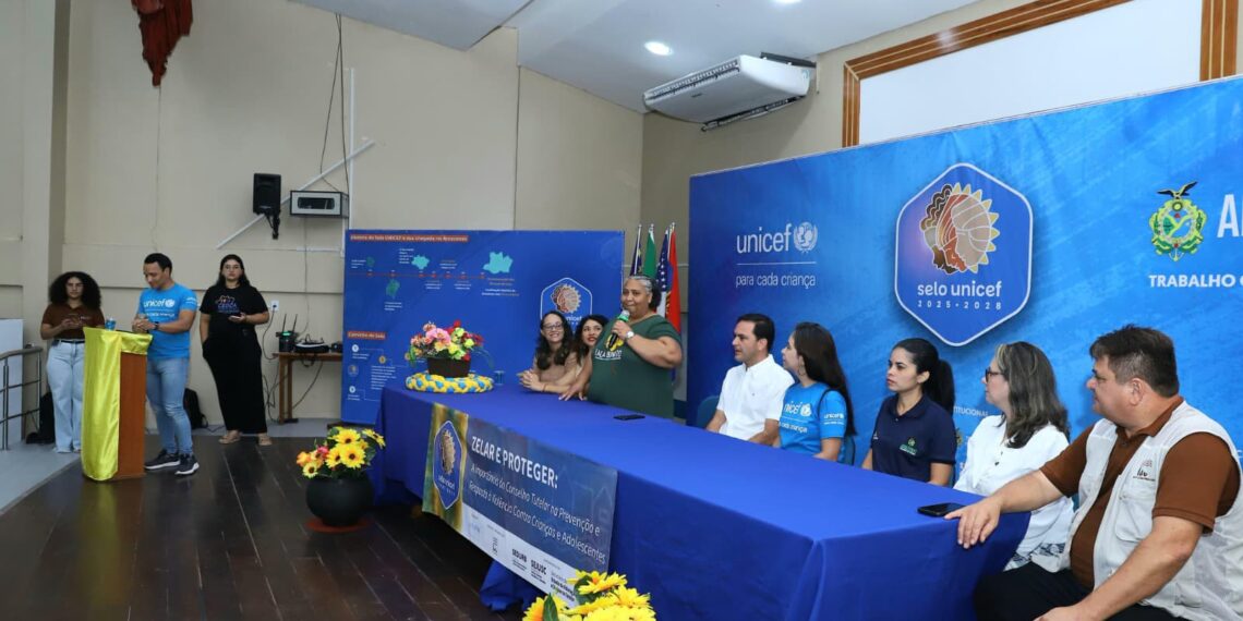 Itacoatiara apresenta boas práticas na proteção infantil durante encontro regional do Selo UNICEF, em Parintins