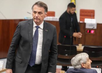 Bolsonaro nega plano de golpe, pede desculpa ao STF e critica urnas