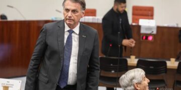 Bolsonaro nega plano de golpe, pede desculpa ao STF e critica urnas
