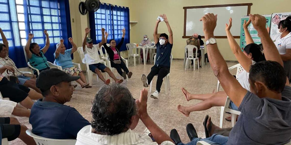 Itacoatiara realiza ação de saúde para hipertensos, diabéticos e idosos no bairro São Francisco