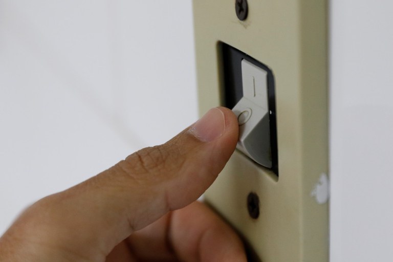 No Amazonas, 912,7 mil pessoas poderão ter gratuidade na tarifa de energia elétrica