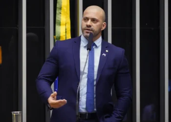 Alexandre de Moraes determina perícia médica oficial em Daniel Silveira