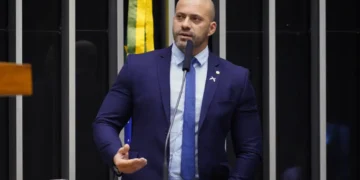 Alexandre de Moraes determina perícia médica oficial em Daniel Silveira