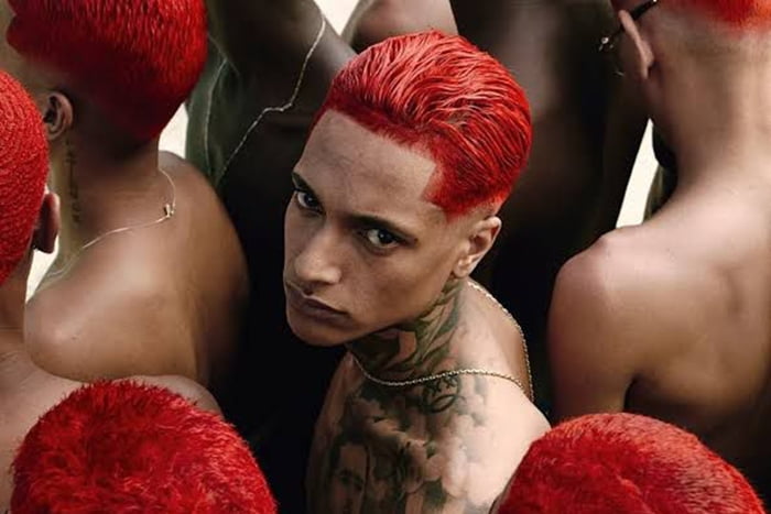Rapper Oruam se entrega à polícia após ter prisão decretada por lesão corporal, resistência e outros crimes