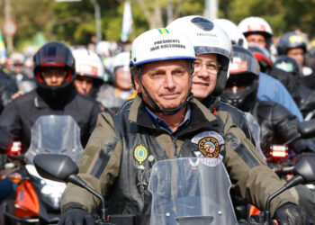 Bolsonaro confirma presença em motociata em Brasília, mas sem pilotar moto