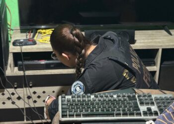 PF prende homem em flagrante por armazenamento de pornografia infantil em Manaus
