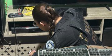PF prende homem em flagrante por armazenamento de pornografia infantil em Manaus