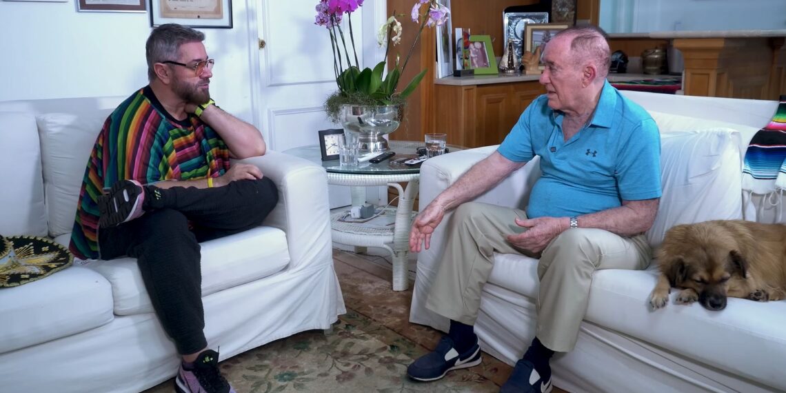 Aos 90 anos, Renato Aragão dá rara entrevista e fala sobre vida, memória e parceria com a esposa Lílian