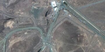 Imagens de satélite revelam nova estrada e escavações na usina nuclear de Fordow, no Irã