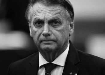 Bolsonaro descarta deixar o Brasil e diz ser alvo de tentativa de ‘eliminação’