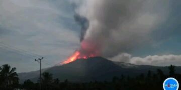 Vulcão entra em erupção na Indonésia, lança cinzas a 18 km de altura e cancela voos