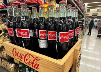 Coca-Cola anuncia versão com açúcar de cana nos EUA após pressão de Trump