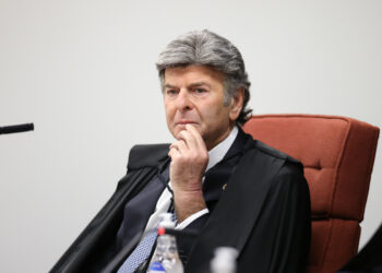 Fux diverge da Primeira Turma do STF e critica tornozeleira e restrições impostas a Bolsonaro