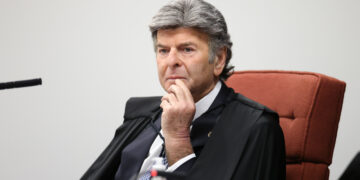 Fux diverge da Primeira Turma do STF e critica tornozeleira e restrições impostas a Bolsonaro