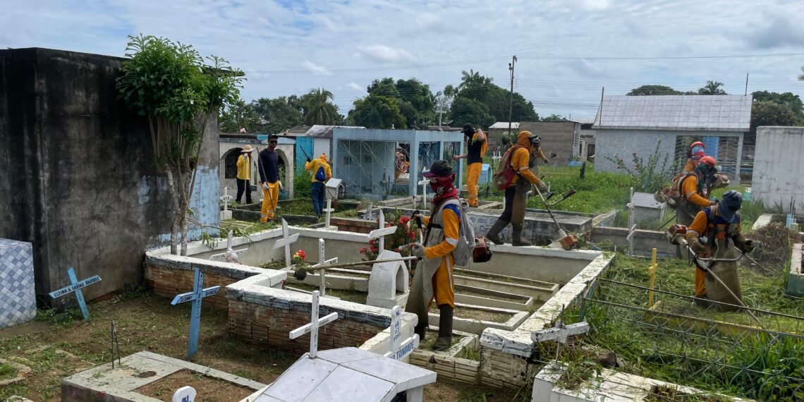 Prefeitura de Itacoatiara realiza limpeza e recupera muro do Cemitério Municipal
