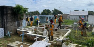 Prefeitura de Itacoatiara realiza limpeza e recupera muro do Cemitério Municipal